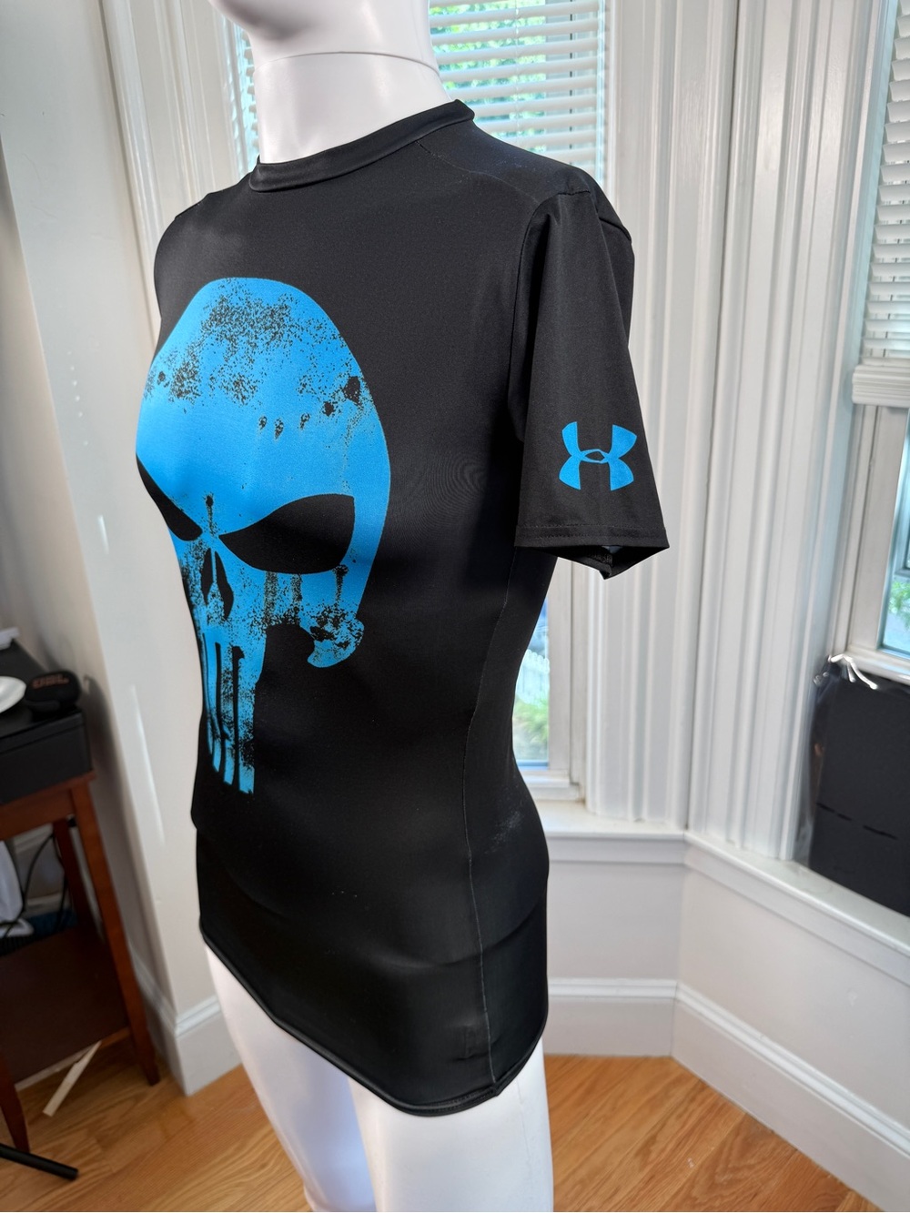 Under Armour Marvel Punisher HeatGear Compression Shirt Black MD - Picture 3 of 11